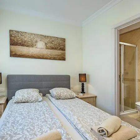 3 Bedroom Oceanview Cliff Haven
