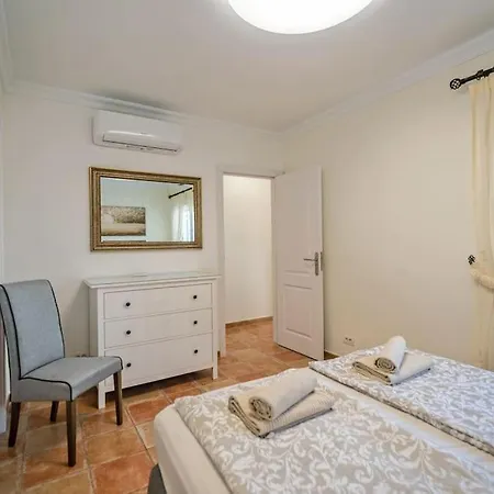 Apartment 3brd Oceanview Cliff Haven *